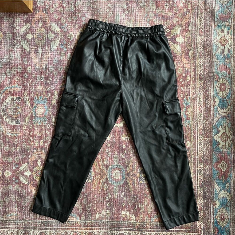 GAP women’s small faux leather Black Cargo cropped pants - Picture 8 of 9
